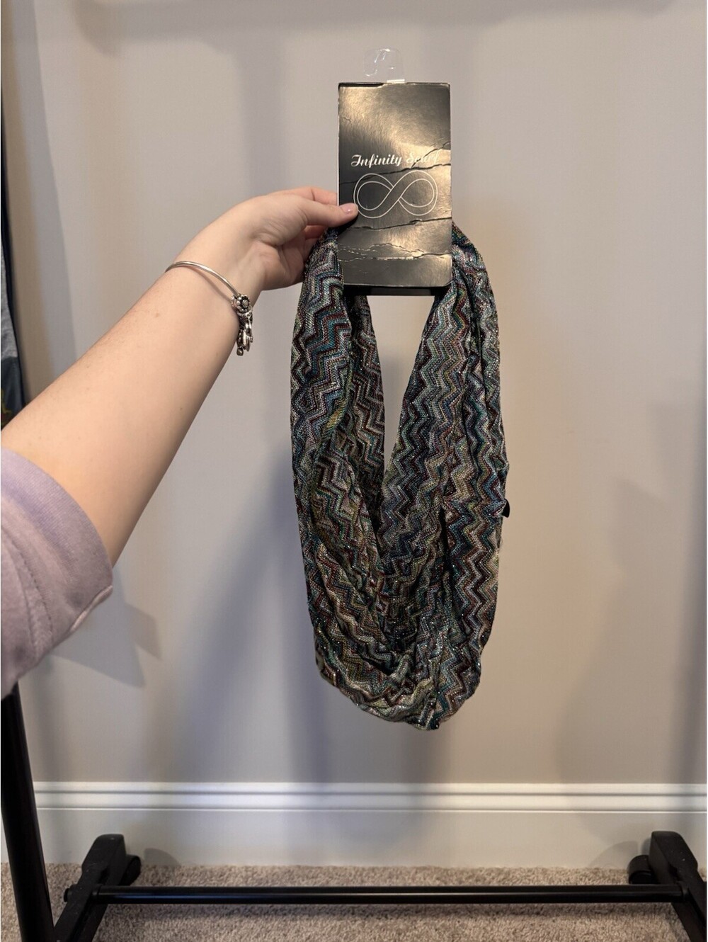 NWT Krazy Kat Women's Multicolor Metallic Acrylic Chevron Infinity Scarf